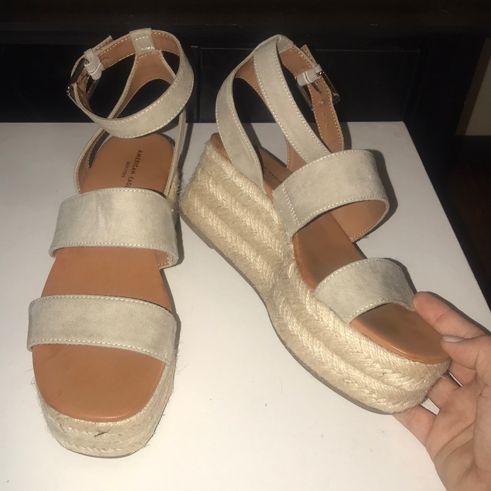 new without tags American Eagle wedges